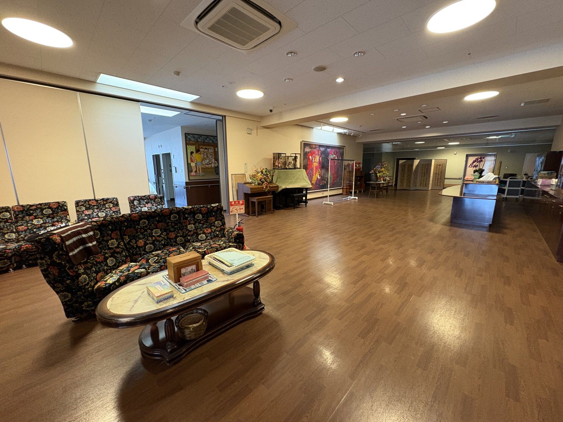 落ち着いた雰囲気の共有スペース