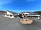 広々とした建物の外観
