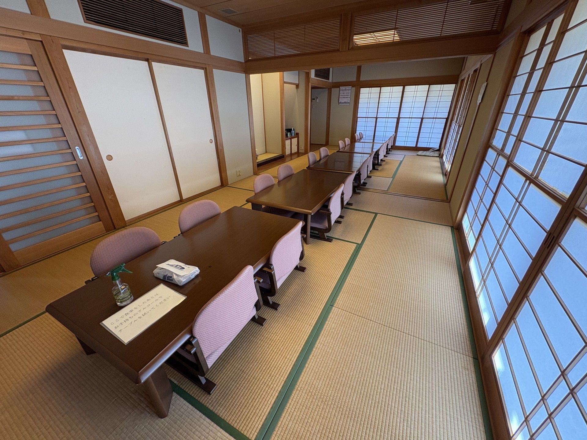 和室の長テーブル