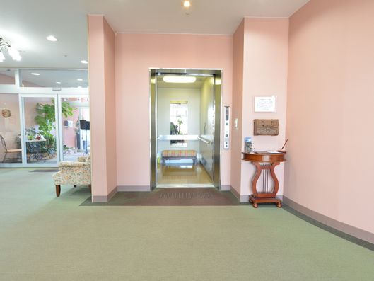 エレベーター前