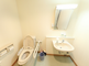 介護施設の明るいトイレ空間