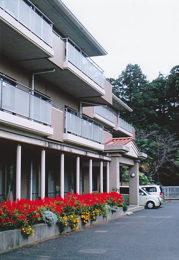 ゆったりとした建物の外観