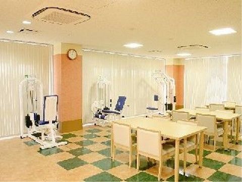 「スマイリングホーム メディス足立」リハビリルームを完備しています。個々人に合ったペースで機能回復を目指していただけます。