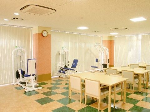「スマイリングホーム メディス足立」機能回復訓練室を設けております。個々人に即したプランに基づいてリハビリを進めていただけます。