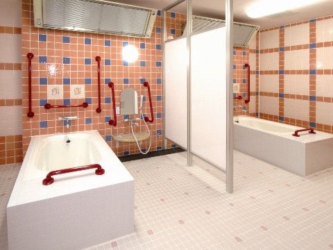 「スマイリングホーム メディス足立」個浴槽設計で、のびのびと入浴していただけます。