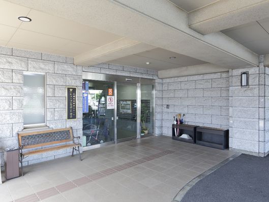 モダンで落着き感のあるエントランス