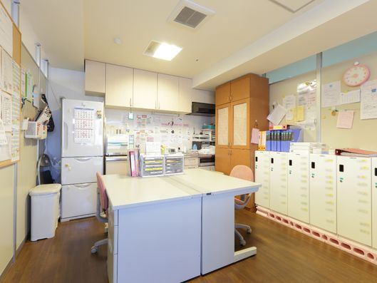 清潔感のあるスタッフルーム