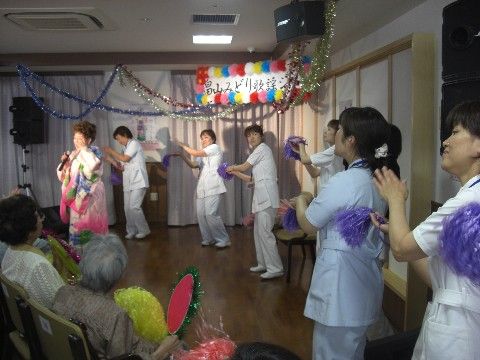 「ヒューマンサポート古河」イベント時です。皆さん一緒になって楽しんでらっしゃいます。