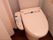 ハートフルニュー幕張のトイレ。居室にトイレを完備。プライベートが尊重された空間になっている。