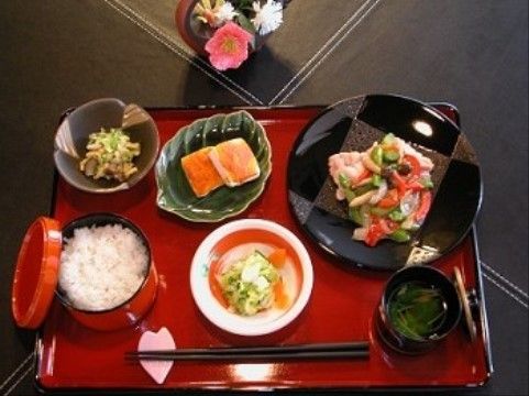 ハートフルニュー幕張のお食事。栄養バランスの行き届いたお食事を提供している。