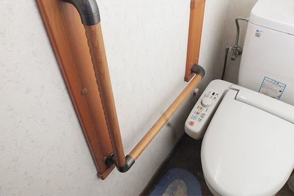 手すり付きトイレ設備
