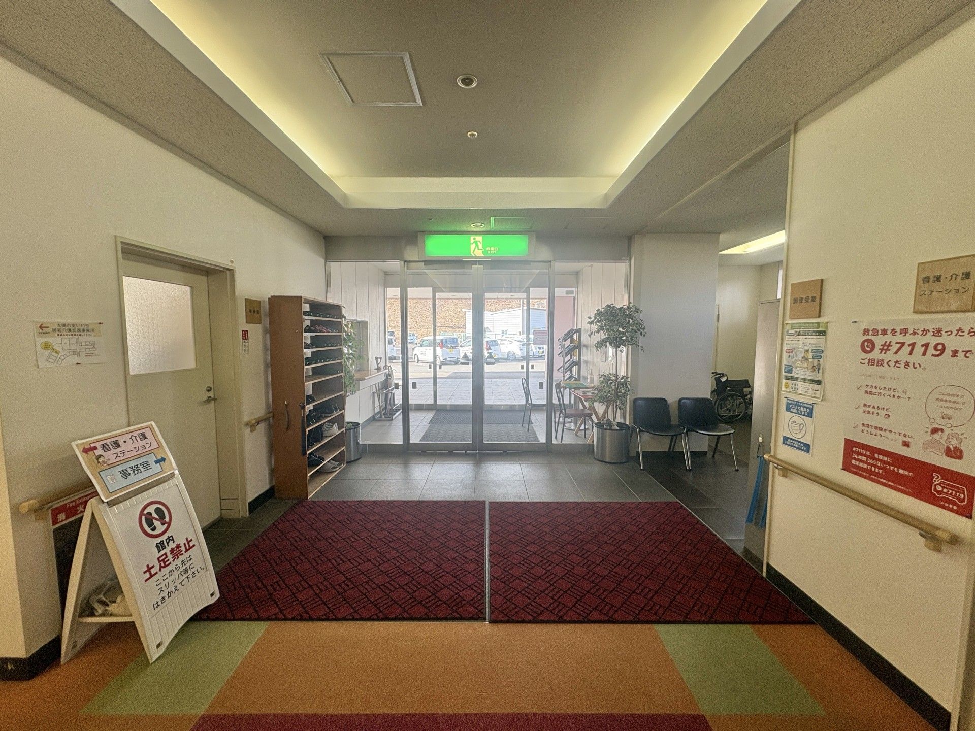 明るいエントランスホール