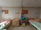 明るい二人部屋の室内