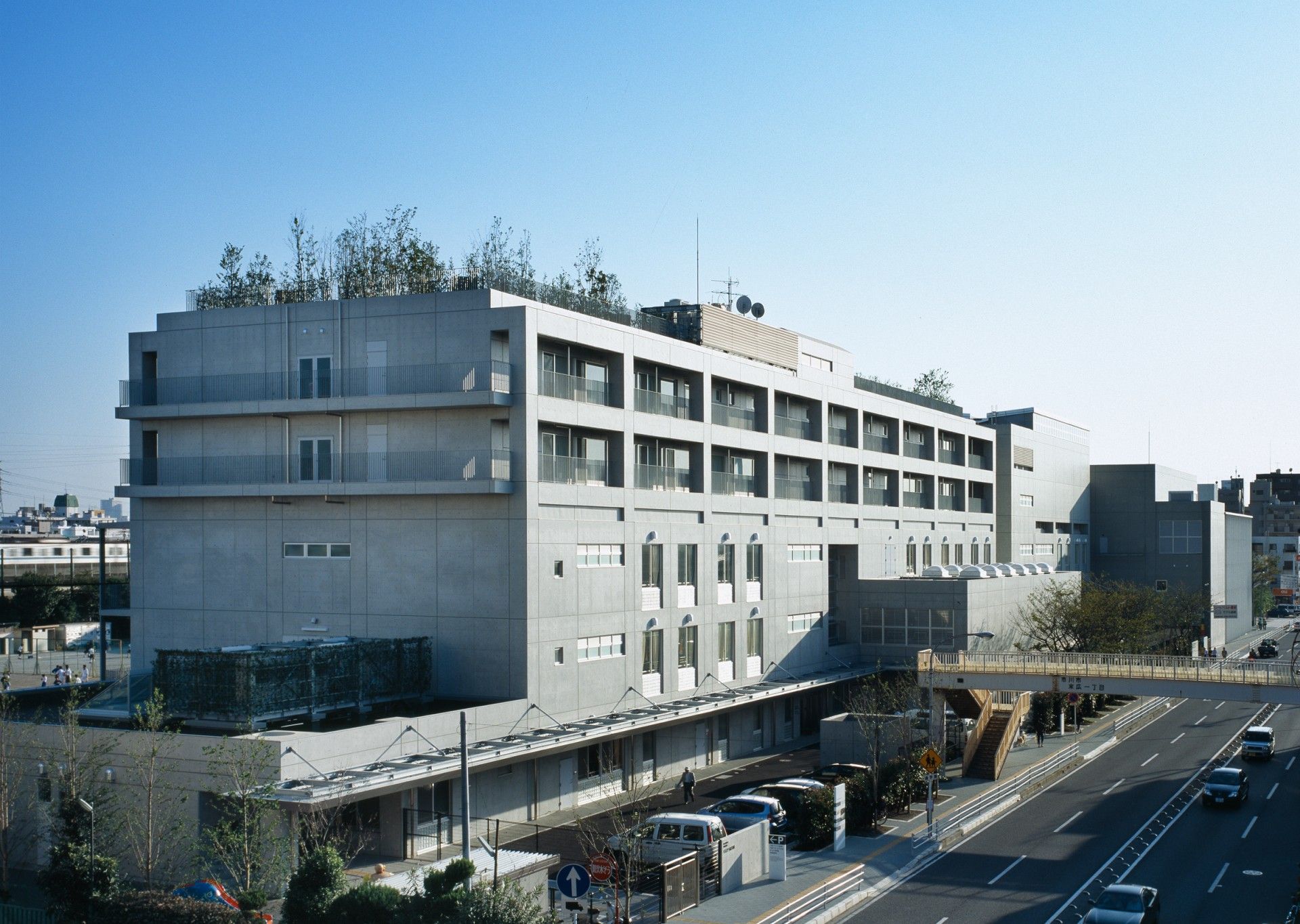 都市型の多階層施設