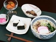 食事はボリュームもしっかりあり、栄養のバランスも整っている。大勢で、会話を楽しみながら食事をすることができる。