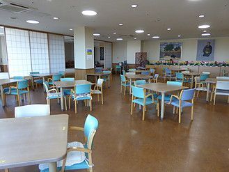 明るい広々としたダイニング
