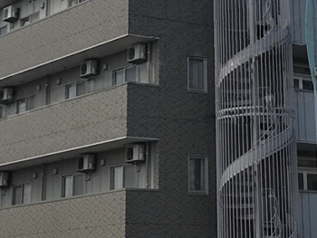 外階段のある建物