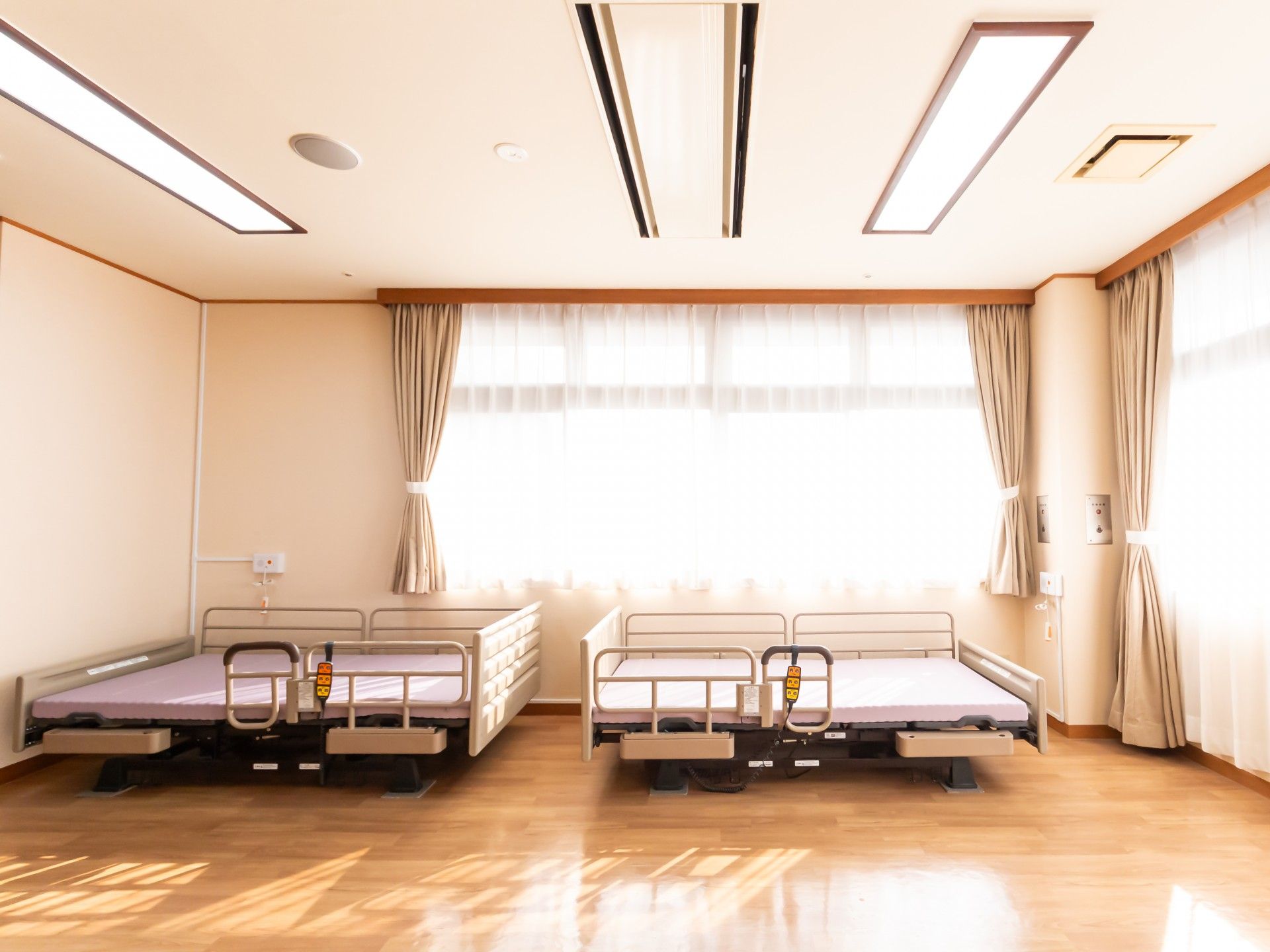 明るい二人部屋