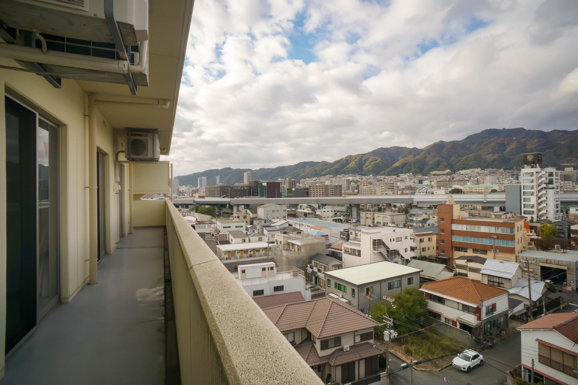心地よい街並みが望めるバルコニー