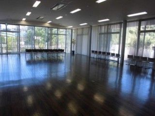 広々とした明るい共有スペース