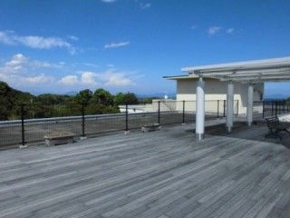 開放的な屋上テラス
