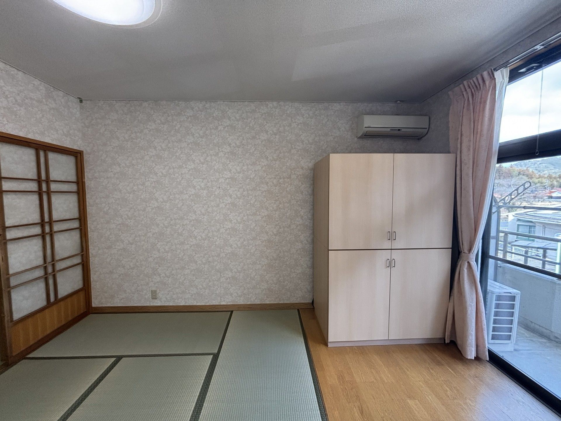 和室と収納のある部屋