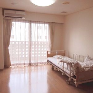 明るい個室の一角