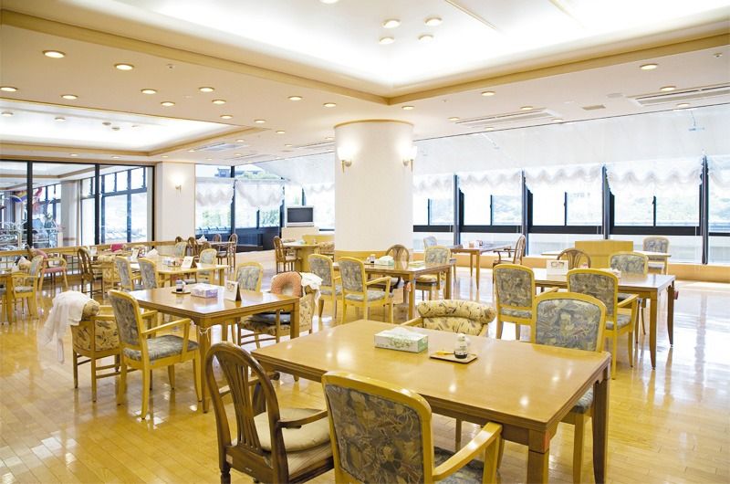 明るい食堂の様子