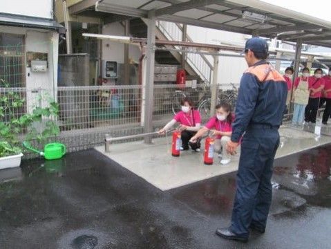 サービス付き高齢者向け住宅 福寿の防火訓練。いつでも迅速な、迷わない行動をとれるように講習をうけております。