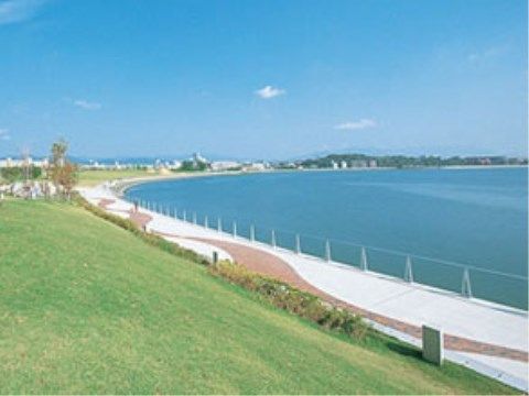 ウィルマーク香椎浜のみなと百年公園。歴史ある公園が近くにございます。ご家族と立ち寄ってはいかがでしょうか。