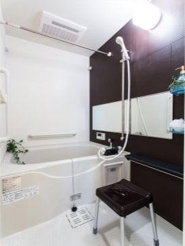 サービス付き高齢者向け住宅 ライフェル駒川の居室内浴室。プライバシーをしっかりと保っていただける浴室環境を整えております。