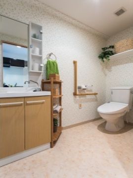 サービス付き高齢者向け住宅 ライフェル駒川の居室内トイレ。自分のペース・リズムでご利用いただけるお手洗いをご用意しております。