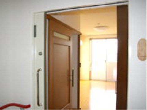 シェアグレイス商栄の居室。大きな居室もございます。ご自分の生活に合った居室をお選び頂けるシステムとなっております。