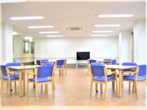 アイランド福島のダイニング。毎日のレクリエーションを催す会場ともなります。日々賑わった楽しい場所となっております。