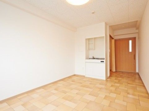 アイランド福島の居室。有意義にお過ごしいただける居室をご用意しております。完全個室となっております。