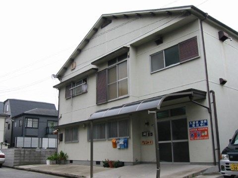 グループホーム西宮の外観。アットホームな佇まいのこちらは自宅にいる感覚でお過ごしいただけます。