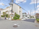 都市地域の静かな交差点