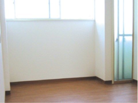 グループホーム豊中末広の居室。完全個室制となっている居室では毎日を自分の時間として有意義にお過ごしいただけます。