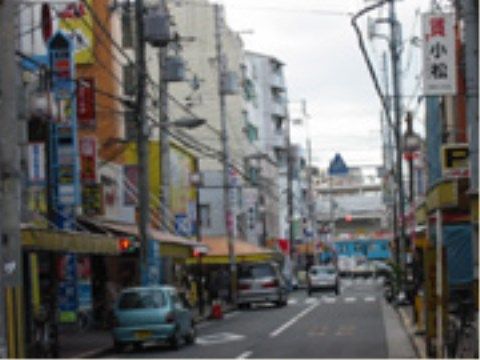 「有料老人ホーム我孫子」の周辺施設。下町にはたくさんの、人々で賑わっている。