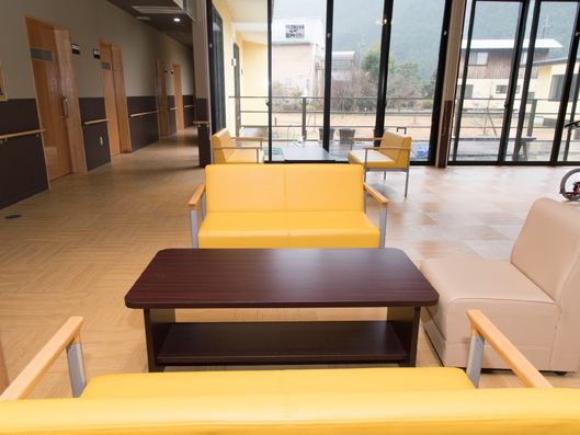 テーブルとソファ