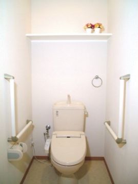 「シルバーピュア十和田」のトイレ。トイレ周りも水を使用するので、定期的にスタッフが掃除を行っている。