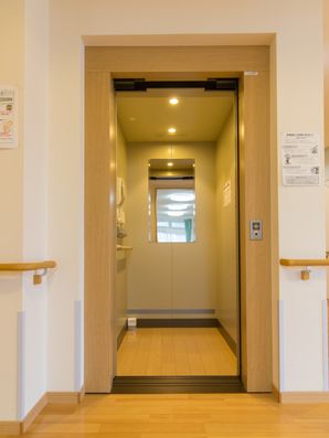 エレベーター内