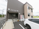 介護施設の外観と駐車場