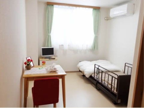 各居室に窓が設置され、明るい陽射しがいつも差し込んでいる。愛用の家具を持ち込むことができ、プライベートなスペースを作ることができる。