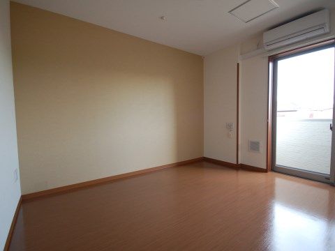 広々とした明るい居室