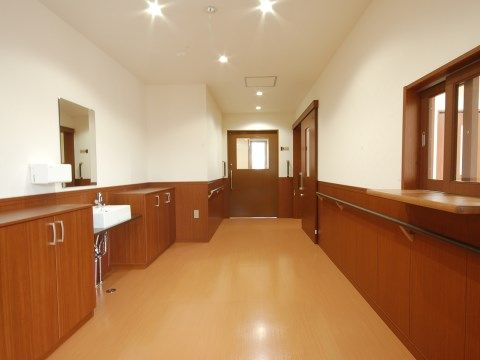 明るく清潔な廊下