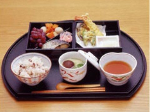 「おおだかの憩」のお食事。和風の新鮮な食材を使用した、栄養バランスの取れた美味しいお食事をいただける。