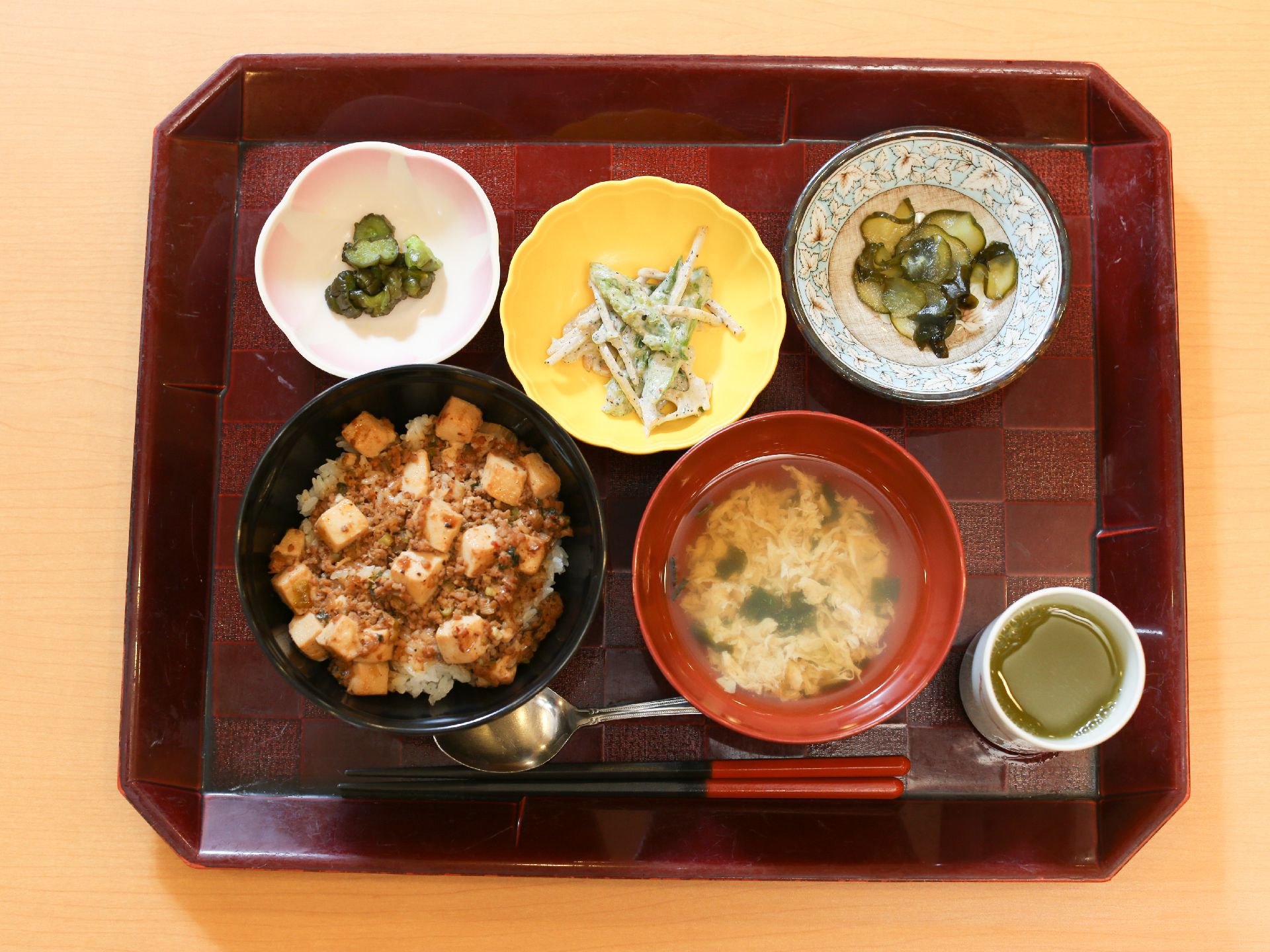 専属シェフが作る食事は食べやすく、入居者それぞれが満足できるよう考慮されている。バランスのとれた食事である。