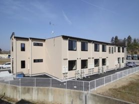 シニアパンション山形・宮町の外観。明るく大きな、しっかりとした外観の介護向け設計の建物です。管内はバリアフリーとなっております。