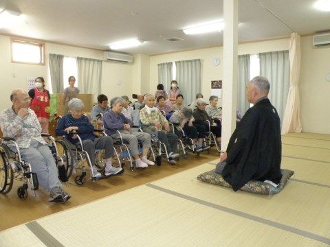 くつろぎの家ハッピー園・ハッピースマイルのレクリエーション。日々様々なレクリエーションをご用意しております。